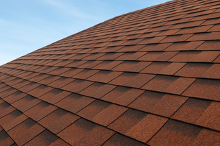 A bitumenes tetőfedés egy tartós és megbízható megoldás